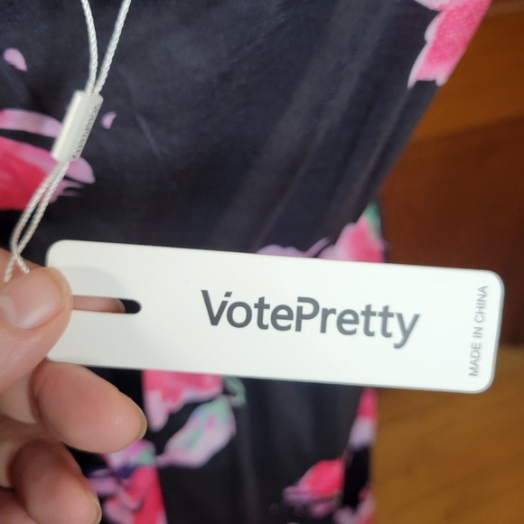 NWT Womans Vote Pretty Spaghetti Strap Floral Dress Size Large - Picture 7 of 10